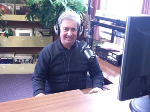 Ron hosts the Arty Farty Hour on OAR 105.4FM